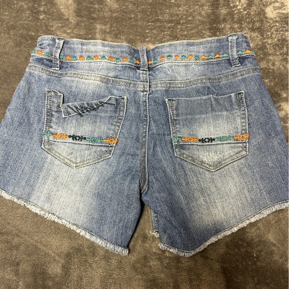Rue 21 size 1/2 Jean shorts - Picture 5 of 6